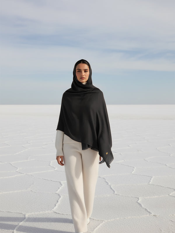 Vicuña Woolen Shawl - Black